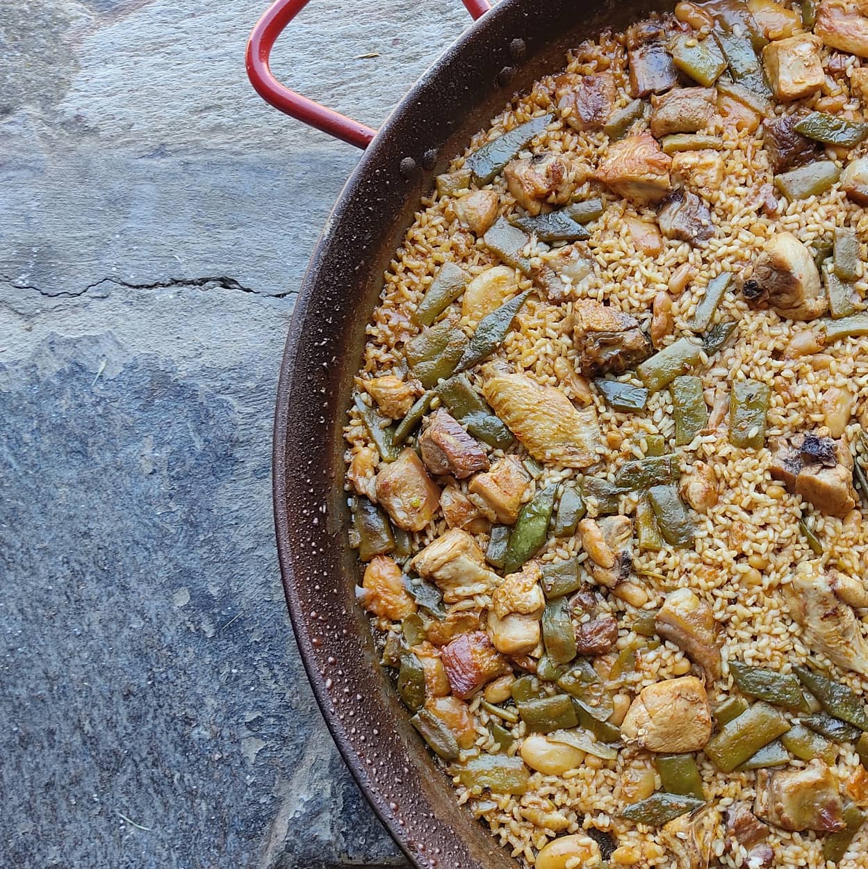 Paella preparada por Enrique para un evento